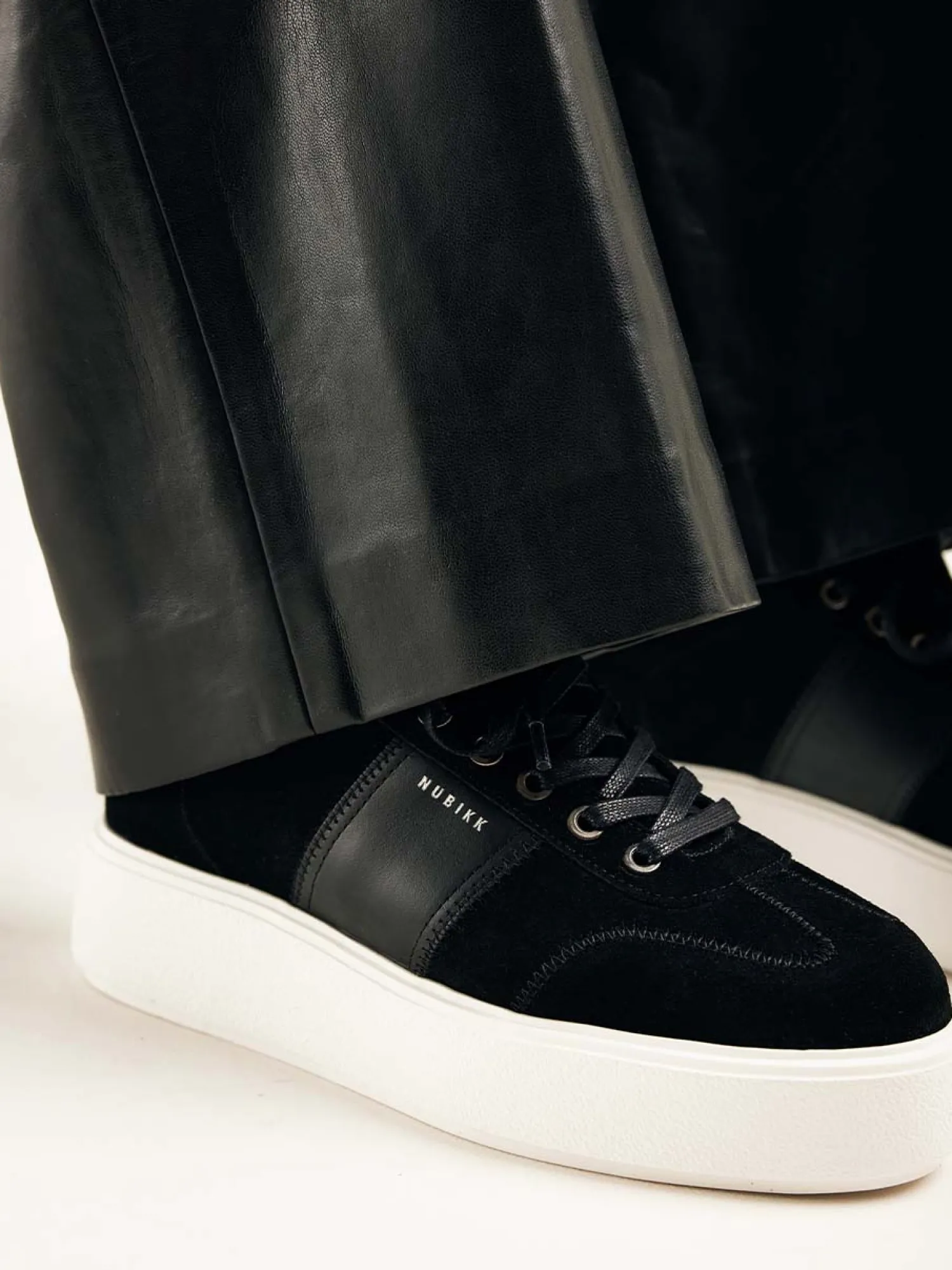 DAMES Nubikk Elise Wing Zwarte Sneakers Voor Dames